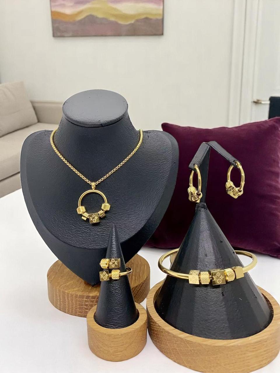 Parure LOUIS VUITTON 4 pièces 2025 💕 en Acier inoxydable 1er Choix
